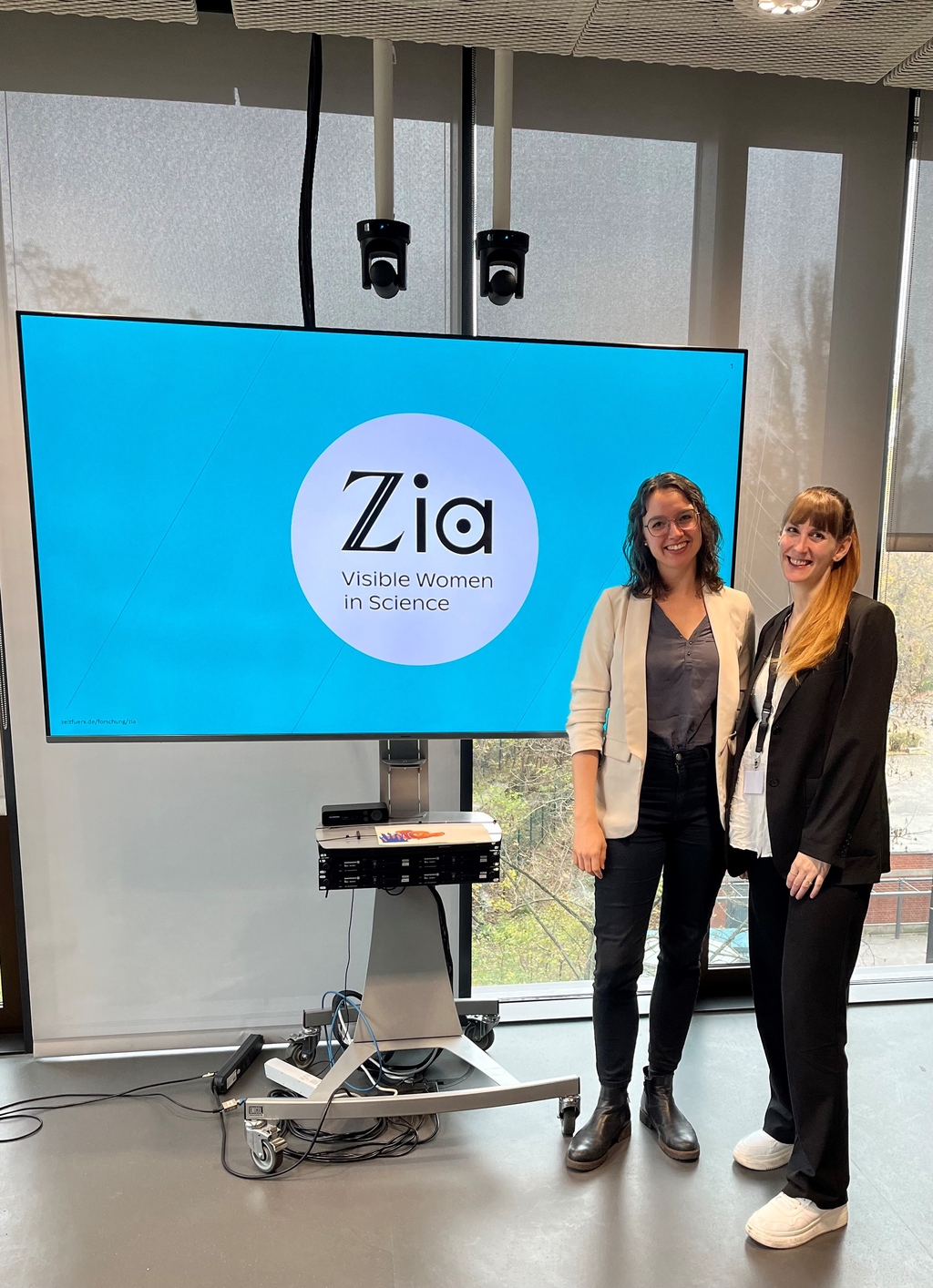 Dr. Schacherl and Dr. Gutenthaler-Tietze (right) 